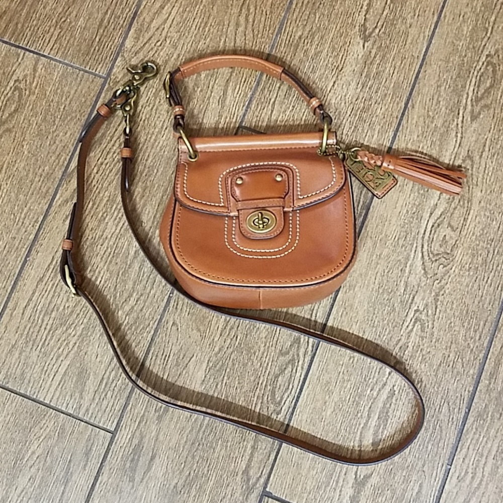 EXCELLENT CONDITION  Vintage Coach Winnie